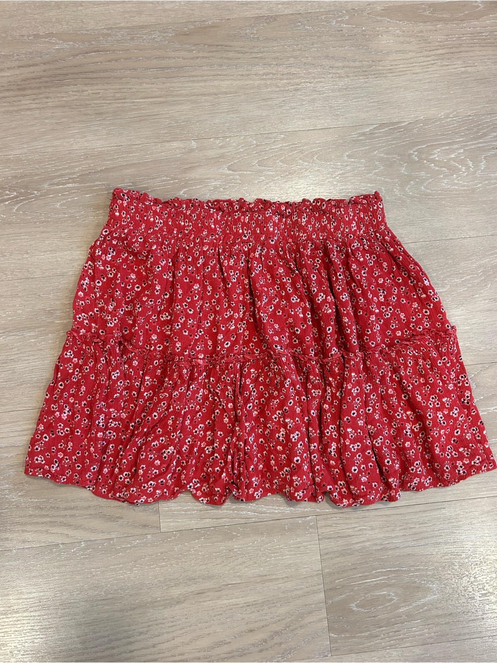 Princess Polly Shah red floral tiered flowy mini skirt size 6 - Picture 3 of 8